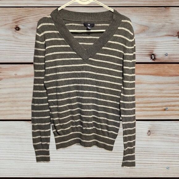 Women’s GAP Factory Grey Striped V-Neck Sweater Size Small - Picture 1 of 4